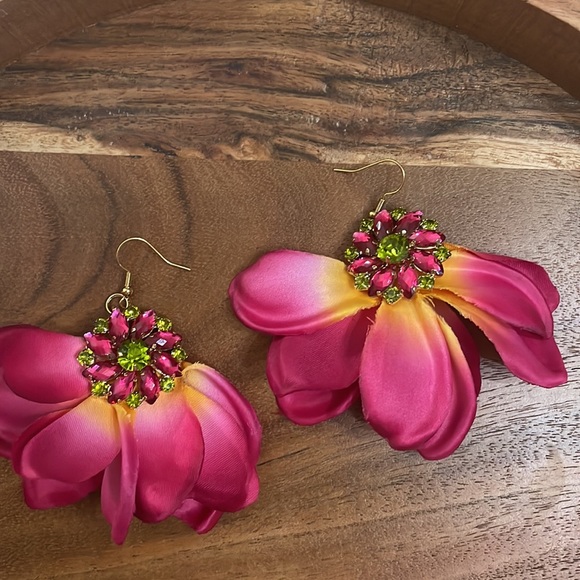 Flower dangle earrings pink green crystal vintage Anthropologie one of a kind - Picture 3 of 5